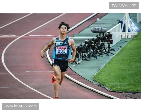 跳远选手赛季成绩亮眼，突破自我再创佳绩！