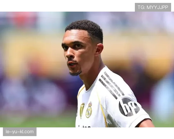 西甲焦点战精彩纷呈：巨星闪耀赛场，巅峰对决引爆球迷热情