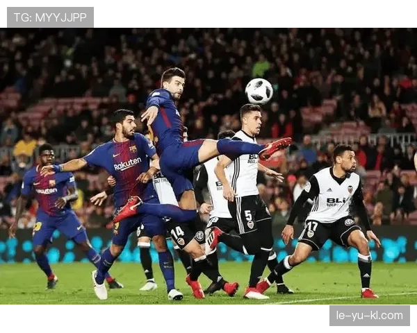 赫塔费球迷在主场庆祝新赛季首战胜利，展现出强烈支持与激情