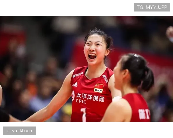 袁心玥训练完直接啃鸡腿，这自律和放纵的切换也太真实了