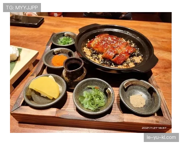 傅园慧训练完直接打车去吃人均2000的日料，教练说她手机里存了37张银行卡